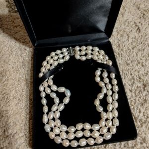 Barrel pearl necklace